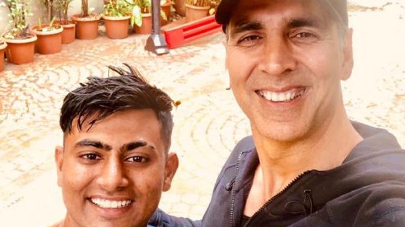 Akshay Kumar with his fan. Akshay Kumar with his fan.