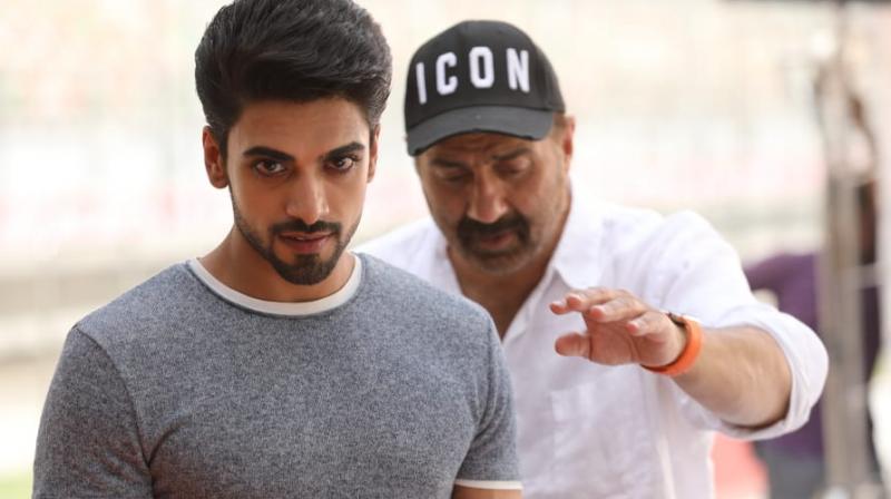 Actor Aakash Ahuja on the sets with Sunny Deol. Actor Aakash Ahuja on the sets with Sunny Deol.