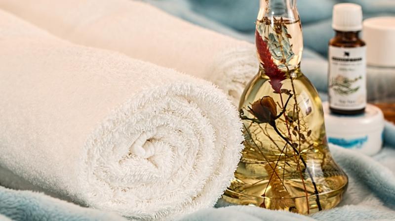 Pressed oils, like olive oil, sesame seed (til) oil, mustard oil, have been commonly used as massage oils for centuries. (Photo: Pixabay) Pressed oils, like olive oil, sesame seed (til) oil, mustard oil, have been commonly used as massage oils for centuries. (Photo: Pixabay)