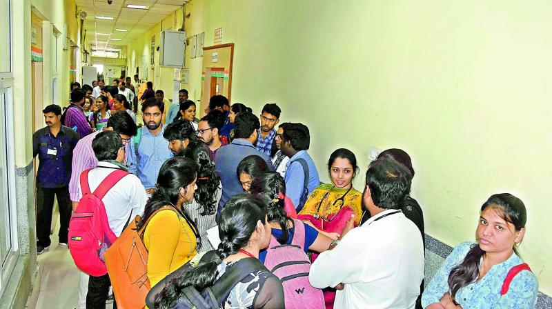 Niloufer Hospital doctors boycott their duties after attack on a doctor by an attendant of a patient who manhandled a doctor late in early morning while on duty. (Photo: GANDHI) Niloufer Hospital doctors boycott their duties after attack on a doctor by an attendant of a patient who manhandled a doctor late in early morning while on duty. (Photo: GANDHI)