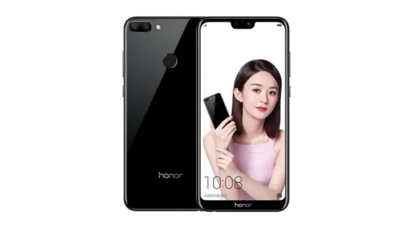 The device features a 5.84-inch full HD+ IPS display with a 19:9 aspect ratio. The device features a 5.84-inch full HD+ IPS display with a 19:9 aspect ratio.