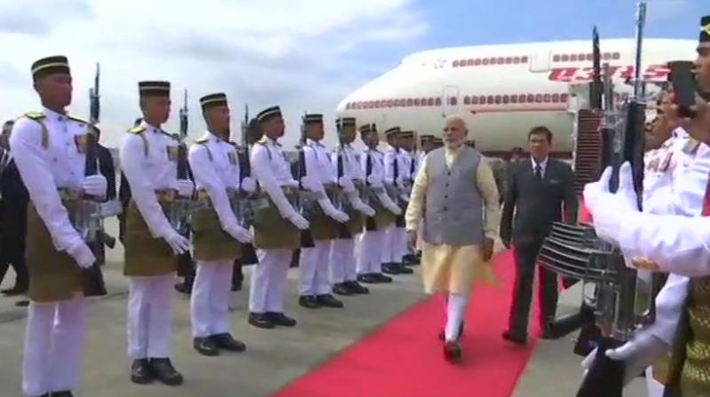Modi and Mahathir are expected to deliberate on ways to deepen bilateral relationship in a range of areas, including trade and investment. (photo: ANI | Twitter) Modi and Mahathir are expected to deliberate on ways to deepen bilateral relationship in a range of areas, including trade and investment. (photo: ANI | Twitter)