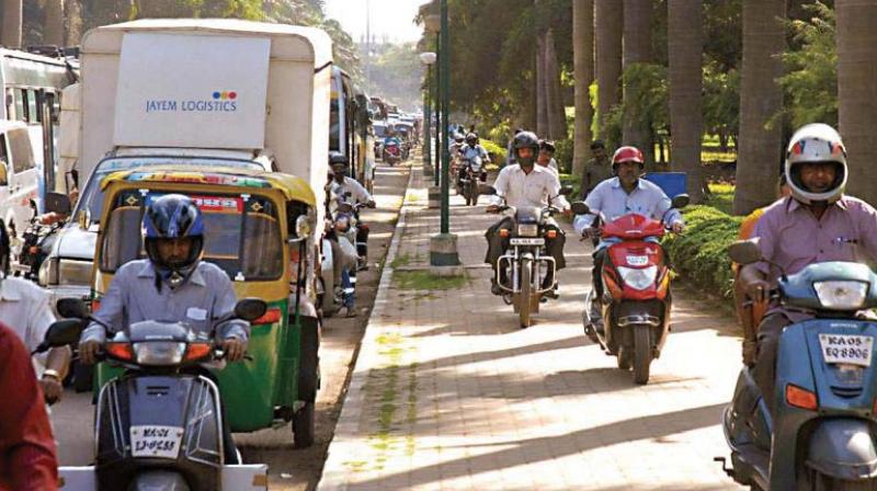 With overcrowded roads and a rise in vehicular population, efforts by traffic police to curb the menace have gone in vain. With overcrowded roads and a rise in vehicular population, efforts by traffic police to curb the menace have gone in vain.