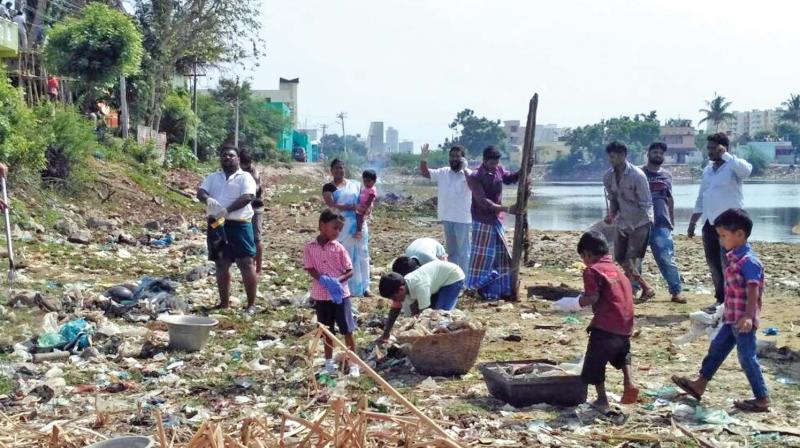 Children along with volunteers help to clean Periyakulam, a ten-acre water body at Padur, on Sunday. (Photo: DC) Children along with volunteers help to clean Periyakulam, a ten-acre water body at Padur, on Sunday. (Photo: DC)