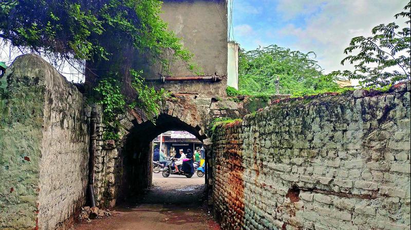 The defensive wall which ran around the City of Hyderabad is now collapsing. Heritage activists demand it to be saved (Photo: DC) The defensive wall which ran around the City of Hyderabad is now collapsing. Heritage activists demand it to be saved (Photo: DC)