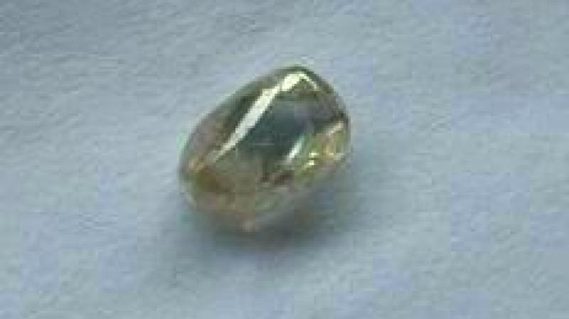 The uncut diamond weighed 5.82 carat. The uncut diamond weighed 5.82 carat.