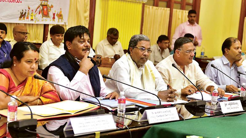 Chief Minister Siddaramaiah and ministers Umashree, Dr H.C Mahadevappa and Tanveer Sait at ‘Mysuru Dasara 2017’ preparatory meeting in Bengaluru on Monday (Photo: KPN) Chief Minister Siddaramaiah and ministers Umashree, Dr H.C Mahadevappa and Tanveer Sait at ‘Mysuru Dasara 2017’ preparatory meeting in Bengaluru on Monday (Photo: KPN)