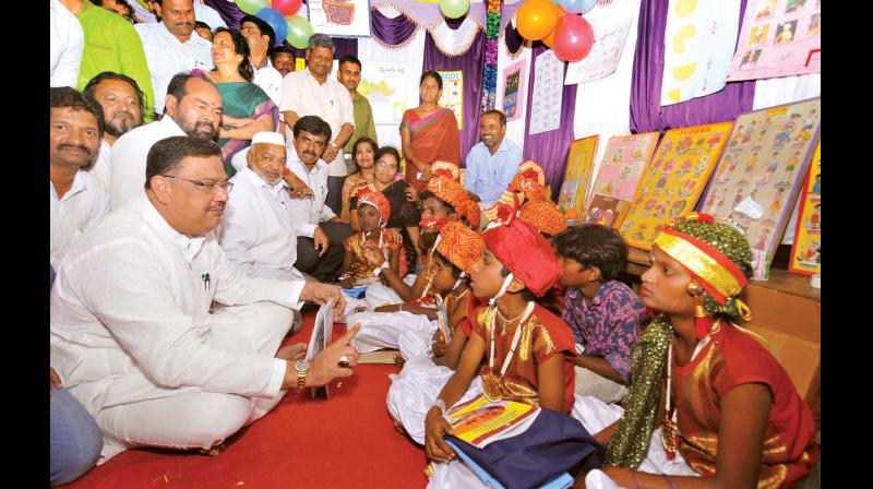 Minister Tanveer Sait with children of mahouts at the tent school on Mysuru Palace premises on Monday (Photo: KPN) Minister Tanveer Sait with children of mahouts at the tent school on Mysuru Palace premises on Monday (Photo: KPN)
