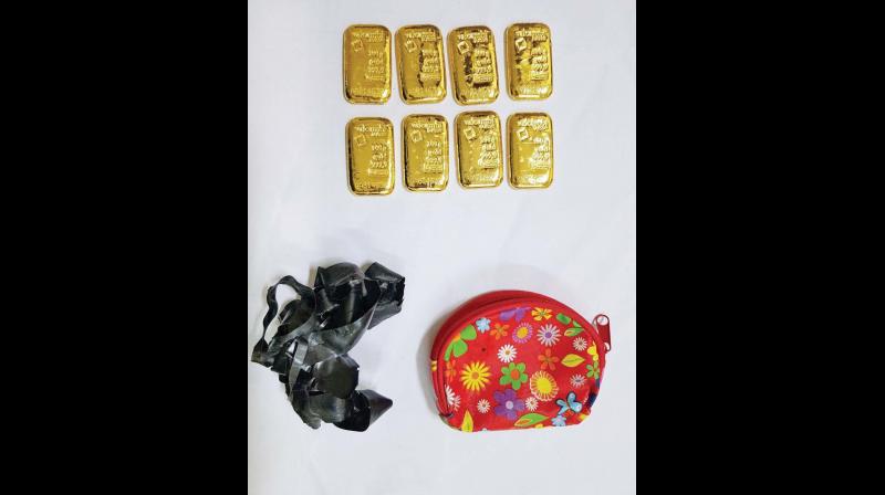 The gold bits found inside the Happydent wrapper. (right) Gold sheet stitched to inner wall of a suitcase (Photo: DC) The gold bits found inside the Happydent wrapper. (right) Gold sheet stitched to inner wall of a suitcase (Photo: DC)