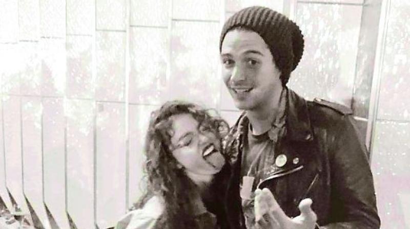 Sarah Hyland and Wells Adams Sarah Hyland and Wells Adams
