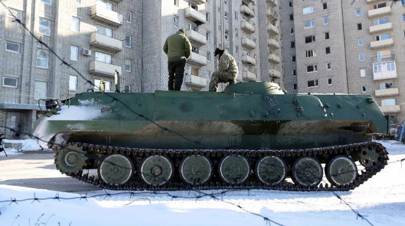Ukrainian medical servicemen stand on an Armoured Personnel Carriers (APC) after they carried wounded servicemen to hospital in Ukraine-controlled town of Avdiivka, in Donetsk region on January 30, 2017. (Photo: AFP) Ukrainian medical servicemen stand on an Armoured Personnel Carriers (APC) after they carried wounded servicemen to hospital in Ukraine-controlled town of Avdiivka, in Donetsk region on January 30, 2017. (Photo: AFP)