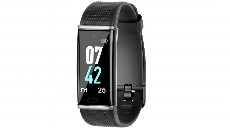 The compact screen can display all the essential fitness information, clearly, whenever you need it, with just a flick of the wrist. The compact screen can display all the essential fitness information, clearly, whenever you need it, with just a flick of the wrist.