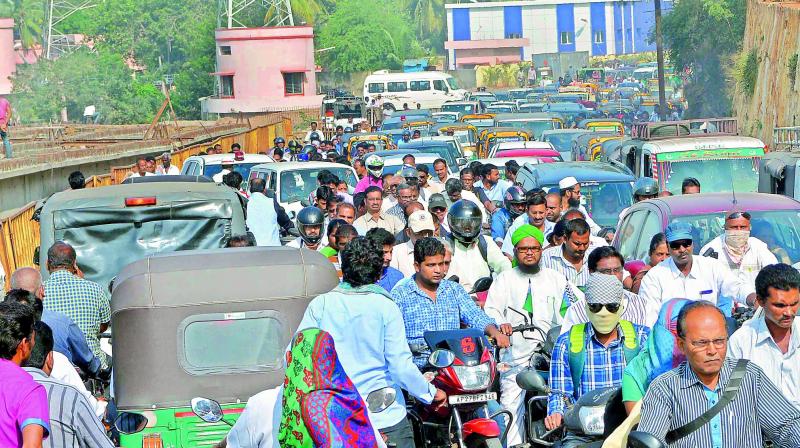 A traffic jam on the National Highway near Kanakadurga temple in Vijayawada on Friday, which is a common sight everyday due to the ongoing construction of a flyover. (Photo: DC) A traffic jam on the National Highway near Kanakadurga temple in Vijayawada on Friday, which is a common sight everyday due to the ongoing construction of a flyover. (Photo: DC)