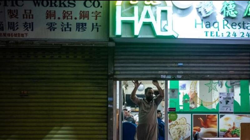 Employees at 11 restaurants and shops in Beijing selling halal products and visited by Reuters in recent days said officials had told them to remove images associated with Islam, such as the crescent moon and the word "halal" written in Arabic, from signs. (Photo: AFP) Employees at 11 restaurants and shops in Beijing selling halal products and visited by Reuters in recent days said officials had told them to remove images associated with Islam, such as the crescent moon and the word "halal" written in Arabic, from signs. (Photo: AFP)