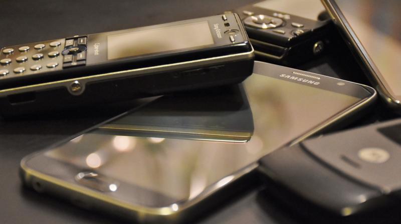 Older phones will still keep working but may not receive update features and security algorithms as developers will prefer to avoid re-coding an app for 32-bit. Older phones will still keep working but may not receive update features and security algorithms as developers will prefer to avoid re-coding an app for 32-bit.