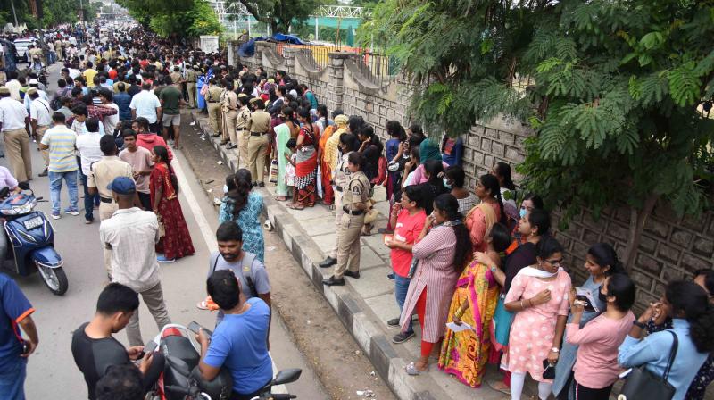 It turned out that these women had been paid Rs 500 each by middlemen as the wage to stand in the queue and buy two tickets each, costing Rs 1,500, in order for these men to sell the tickets in black market. (DC Image)