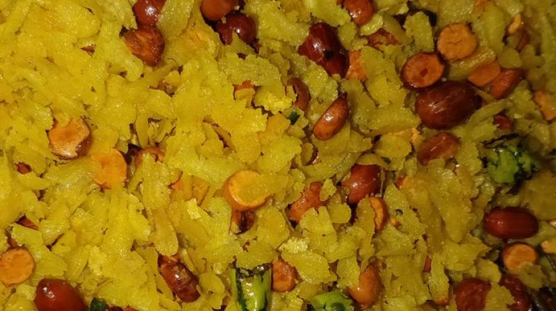The 'Indori poha' is a breakfast staple made from flattened rice flakes. (Photo: Twitter @dakuwithchaku) The 'Indori poha' is a breakfast staple made from flattened rice flakes. (Photo: Twitter @dakuwithchaku)