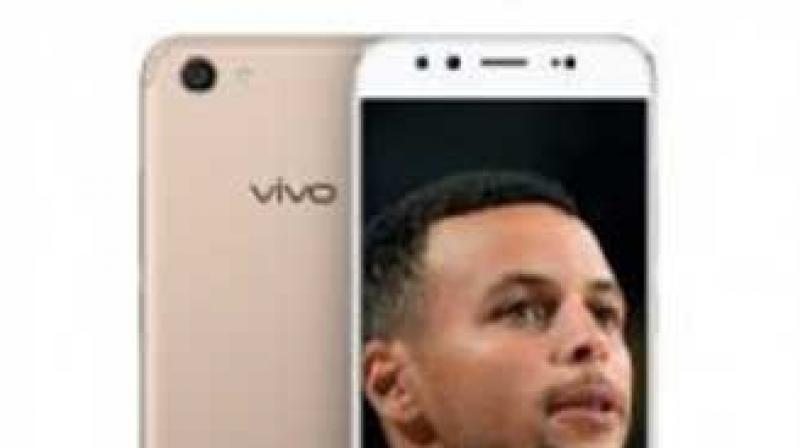 V5Plus runs on newly upgraded Funtouch OS 3.0 Operating System (based on Android 6.0). It comes with a 4GB RAM, 64GB ROM and a robust Qualcomm Snapdragon 625 Octa-core CPU. V5Plus runs on newly upgraded Funtouch OS 3.0 Operating System (based on Android 6.0). It comes with a 4GB RAM, 64GB ROM and a robust Qualcomm Snapdragon 625 Octa-core CPU.