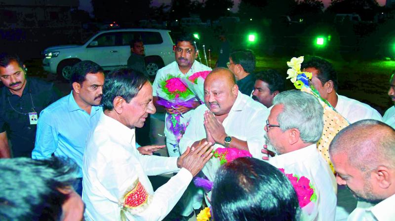 Chief Minister K. Chandrasekhar Rao interacts with local leaders during his visit to the Kaleshwaram Lift Irrigation project on Tuesday. Chief Minister K. Chandrasekhar Rao interacts with local leaders during his visit to the Kaleshwaram Lift Irrigation project on Tuesday.