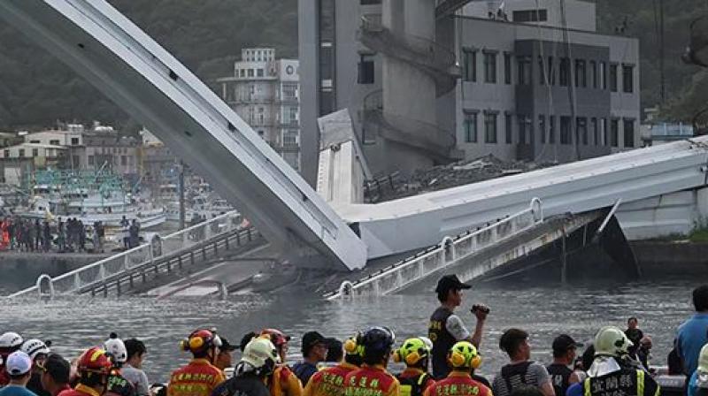 In the video, the road gave way and tumbled down onto at least three fishing boats as a petrol tanker that was crossing also plunged into the water early on Tuesday morning. (Photo: AFP) In the video, the road gave way and tumbled down onto at least three fishing boats as a petrol tanker that was crossing also plunged into the water early on Tuesday morning. (Photo: AFP)