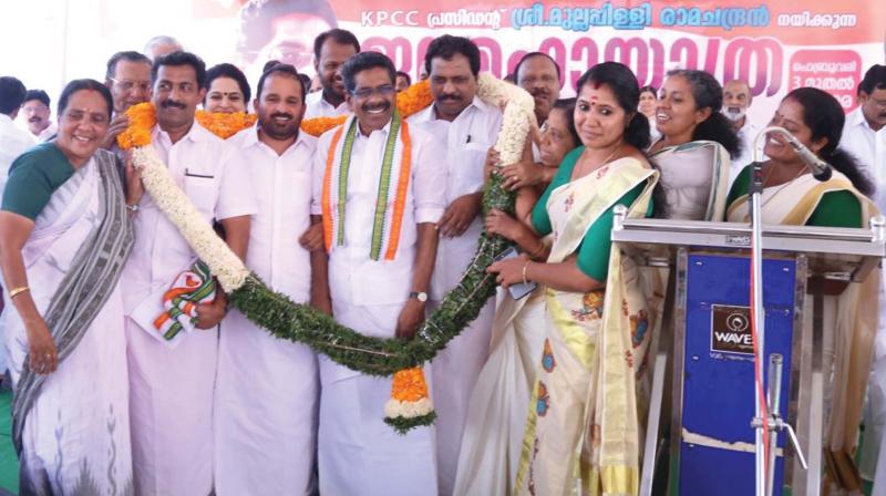 KPCC president Mullapally Ramachandran with Congress workers during the Janamaha Yathra at Kunnamkulam, Thrissur on Friday. (DC) KPCC president Mullapally Ramachandran with Congress workers during the Janamaha Yathra at Kunnamkulam, Thrissur on Friday. (DC)
