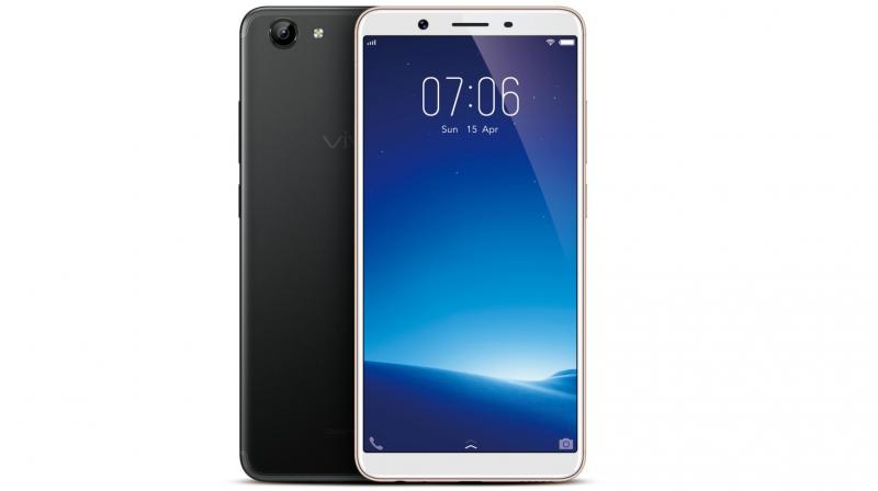 The Vivo Y71 comes with a 13MP high definition rear camera with PDAF and a 5MP selfie camera. The Vivo Y71 comes with a 13MP high definition rear camera with PDAF and a 5MP selfie camera.