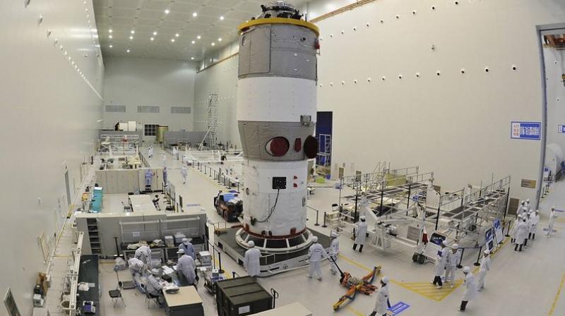 This photo shows researchers testing China’s first space station module Tiangong-1 at the Jiuquan Satellite Launch Center in northwest China’s Gansu Province prior to its launch on September 29, 2011. (Photo: AP) This photo shows researchers testing China’s first space station module Tiangong-1 at the Jiuquan Satellite Launch Center in northwest China’s Gansu Province prior to its launch on September 29, 2011. (Photo: AP)
