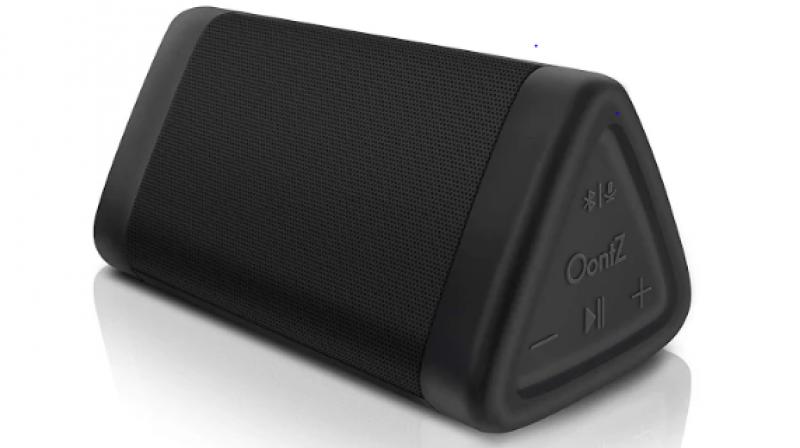 The speaker’s multi-directional sound will immerse you in your music, indoors or out. The speaker’s multi-directional sound will immerse you in your music, indoors or out.