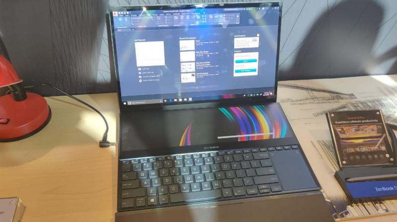 The ZenBook Pro Duo comes loaded with a 4K ASUS ScreenPad Plus that works in conjunction with the primary 4K display. The ZenBook Pro Duo comes loaded with a 4K ASUS ScreenPad Plus that works in conjunction with the primary 4K display.