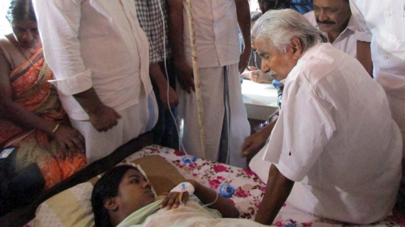 Congress leader Oommen Chandy calls on Avishna at her house in Valayam on Saturday. (Photo: DC) Congress leader Oommen Chandy calls on Avishna at her house in Valayam on Saturday. (Photo: DC)