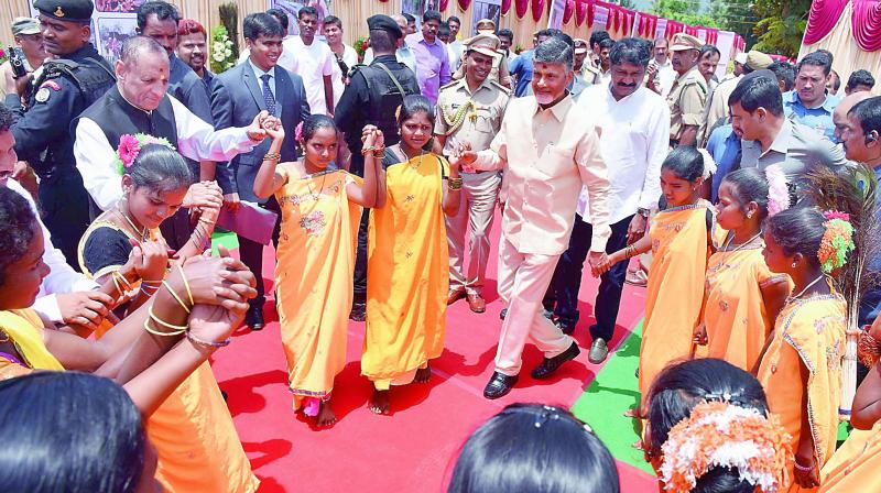 Chief Minister N. Chandrababu Naidu along with the Governor E.S.L. Narasimhan performs the Dhimsa Dance with tribal youngsters to mark Tribal Day at Araku in Visakhapatnam agency on Wednesday. (Photo: DC) Chief Minister N. Chandrababu Naidu along with the Governor E.S.L. Narasimhan performs the Dhimsa Dance with tribal youngsters to mark Tribal Day at Araku in Visakhapatnam agency on Wednesday. (Photo: DC)