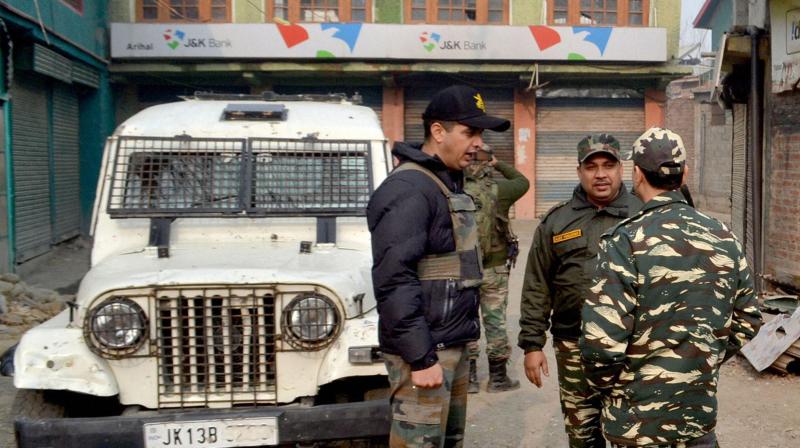 Senior Police and Army officers inspecting Outside Jammu and Kashmir Bank which was looted by unknown gunmen,at Arihal in Pulwama district of south Kashmir. (Photo: PTI) Senior Police and Army officers inspecting Outside Jammu and Kashmir Bank which was looted by unknown gunmen,at Arihal in Pulwama district of south Kashmir. (Photo: PTI)