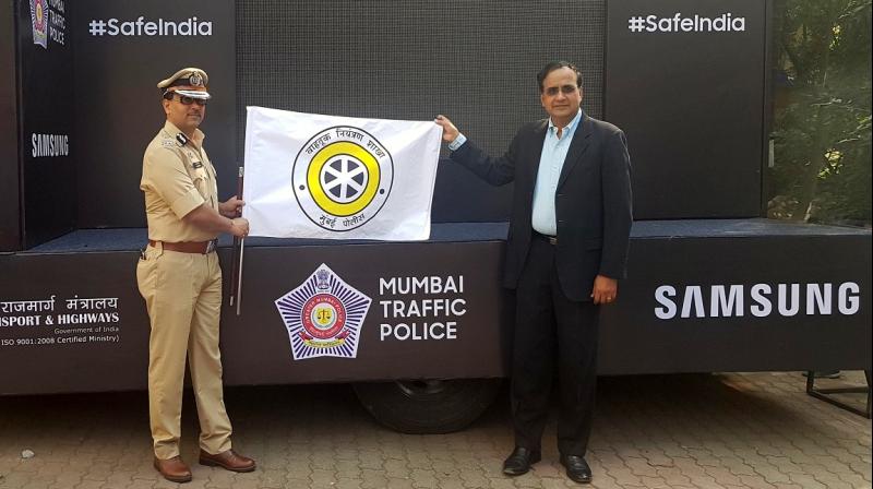 Mumbai Traffic Police cheif with Mr. Deepak Bhardwaj, Vice President, CSR, Samsung India at the 'Safe India' campaign launch at Mumbai. Mumbai Traffic Police cheif with Mr. Deepak Bhardwaj, Vice President, CSR, Samsung India at the 'Safe India' campaign launch at Mumbai.