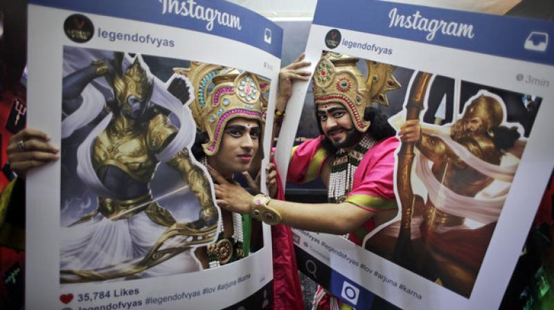 Fans dressed as Hindu mythological characters pose for photographs at Delhi Comic Con in New Delhi, India, Saturday, Dec. 5, 2015. (Photo: AP) Fans dressed as Hindu mythological characters pose for photographs at Delhi Comic Con in New Delhi, India, Saturday, Dec. 5, 2015. (Photo: AP)