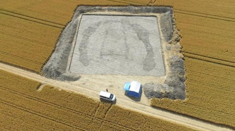 An outline of the inner chamber, which would have been used for dead bodies was seen after a drone flew over. (Photo: Facebook / University of Reading Archaeology Field School) An outline of the inner chamber, which would have been used for dead bodies was seen after a drone flew over. (Photo: Facebook / University of Reading Archaeology Field School)