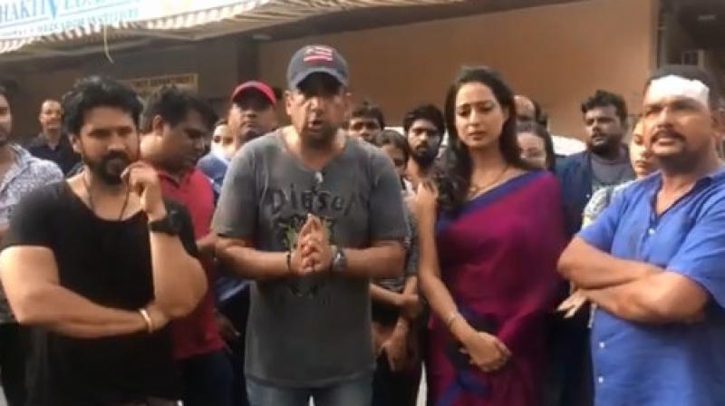 Bollywood director Tigmanshu Dhulia said he was present when the attack happened and called the incident 'pathetic'. (Screengrab from the video tweeted by @dirtigmanshu) Bollywood director Tigmanshu Dhulia said he was present when the attack happened and called the incident 'pathetic'. (Screengrab from the video tweeted by @dirtigmanshu)