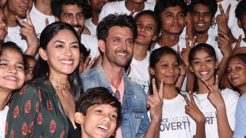 Hrithik and Mrunal with the kids present at the event. Hrithik and Mrunal with the kids present at the event.