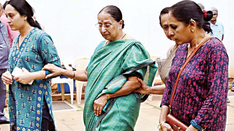Relatives throng SM Krishna’s house in Bengaluru Relatives throng SM Krishna’s house in Bengaluru