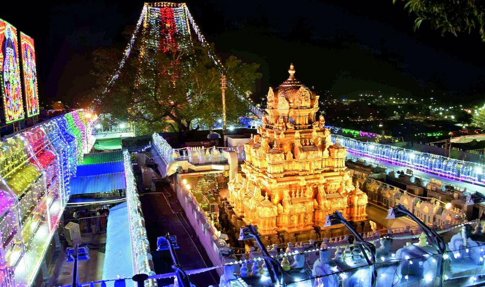 Andhra Pradesh Tourism Development Corporation, Religious Tourism and Sri Durga Malleswara Swamy Varla Devasthanam atop Indrakeeladri jointly organised Shiva and Parvathis Kalyanotsavam and Karthika Vanabhojanam in a grand manner on the Bhavani Island at Vijayawada on Sunday. (Image: Twitter)
