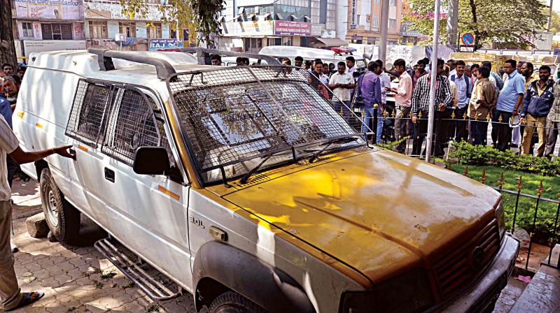 The security agencies are the ones that suffer as almost all banks insure their cash and claim in-transit cash insurance in case something untoward happens. bigger banks have a ‘switch that lets them electronically monitor cash vans. The security agencies are the ones that suffer as almost all banks insure their cash and claim in-transit cash insurance in case something untoward happens. bigger banks have a ‘switch that lets them electronically monitor cash vans.