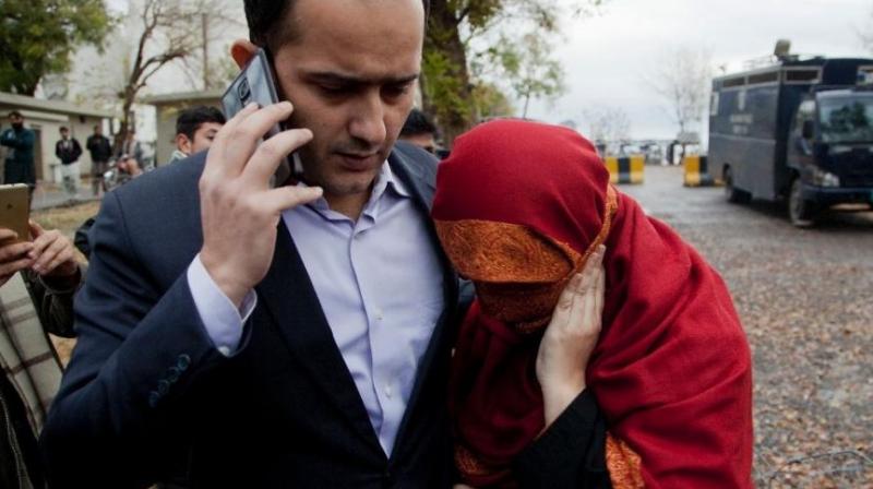 The wife, right, of a judge is escorted from the Supreme Court by her brother in Islamabad, Pakistan, Friday, Jan. 6, 2017. Pakistan's chief justice has ordered police to complete a probe into allegations that a 10-year-old girl working as a maid was tortured by an influential judge and his wife. (Photo: AP)