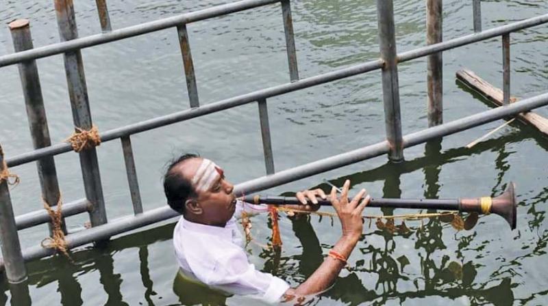 Special pooja being performed for rain at Brahma theertham at the Arunachaleshwarar temple Tiruvannamalai on Wednesday. Special pooja being performed for rain at Brahma theertham at the Arunachaleshwarar temple Tiruvannamalai on Wednesday.
