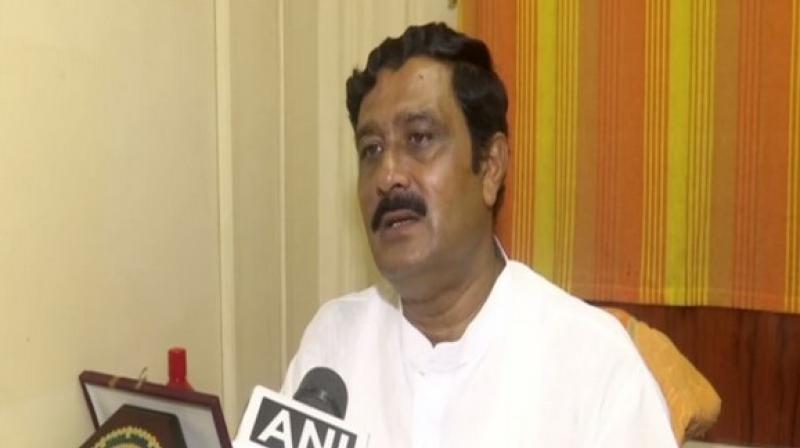 This statement from Sinha came just a day after three MLAs (two from TMC) and 50-60 Councillors joined BJP in presence of party's National General Secretary Kailash Vijayvargiya. (Photo: ANI) This statement from Sinha came just a day after three MLAs (two from TMC) and 50-60 Councillors joined BJP in presence of party's National General Secretary Kailash Vijayvargiya. (Photo: ANI)