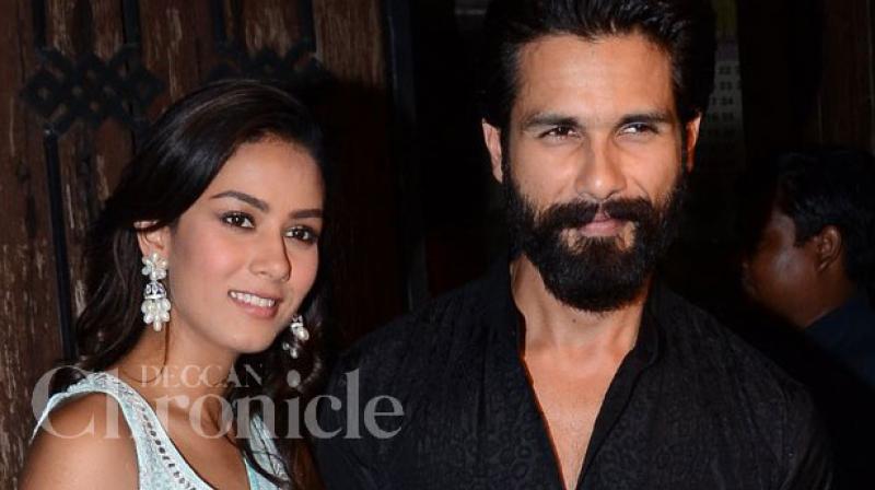 Shahid Kapoor snapped with his wife Mira Shahid Kapoor snapped with his wife Mira