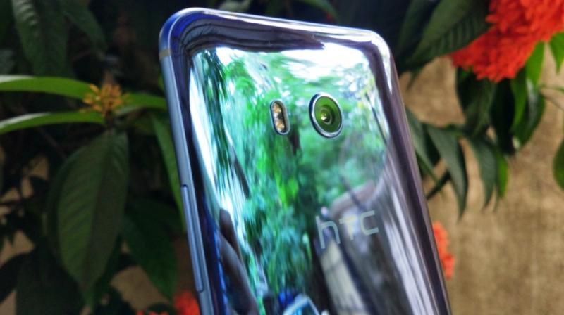 While it doesn’t have the drama that the Galaxy S8 manages to achieve with its curved screen and a fancy user interface, it manages to tick all the things that a user looks for in a perfect smartphone. While it doesn’t have the drama that the Galaxy S8 manages to achieve with its curved screen and a fancy user interface, it manages to tick all the things that a user looks for in a perfect smartphone.