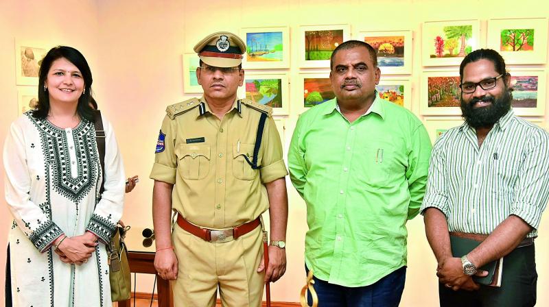 Rekha Lahoti, B. Saidiah (Deputy Inspector General of Prisons) A. Narsimha (Inspector General of Prisons) and Sayyad Shaiek (artist) Rekha Lahoti, B. Saidiah (Deputy Inspector General of Prisons) A. Narsimha (Inspector General of Prisons) and Sayyad Shaiek (artist)