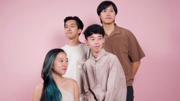 singapore falling feathers & friends