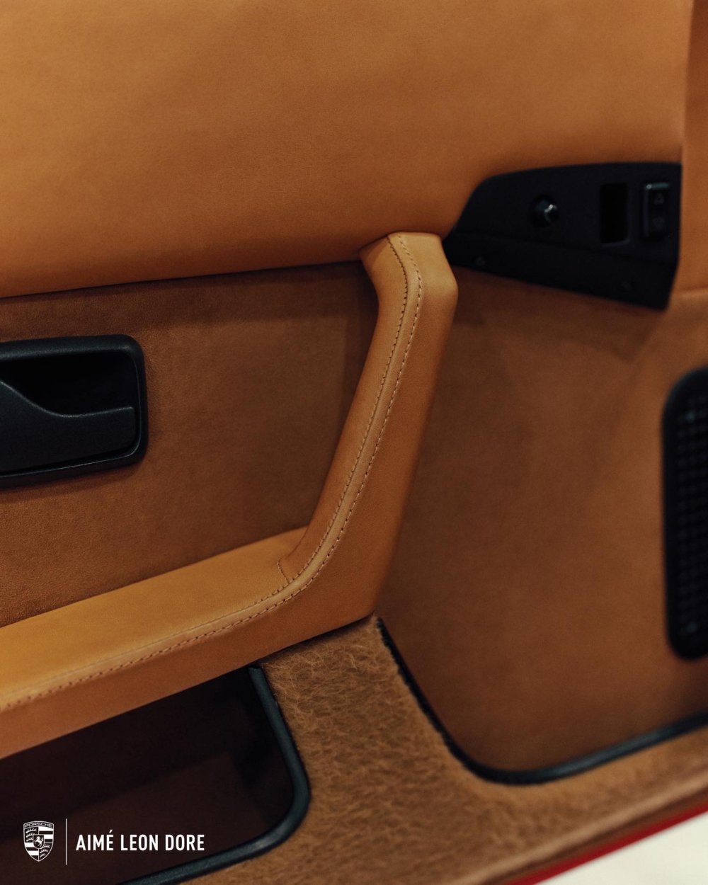 客製化的Aimé Leon Dore穿孔棕褐色皮革