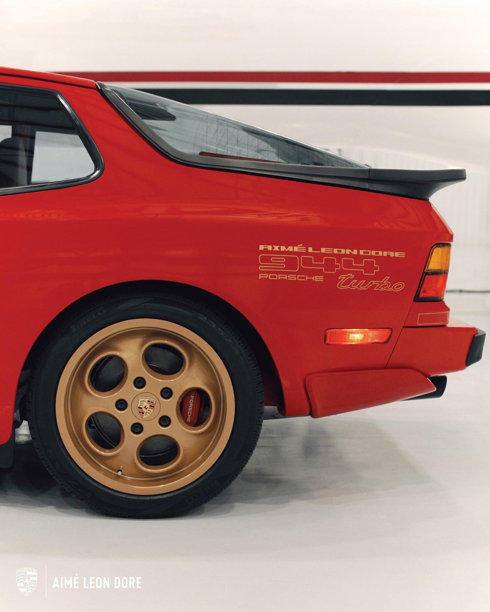 雙方的Logo隨處可見