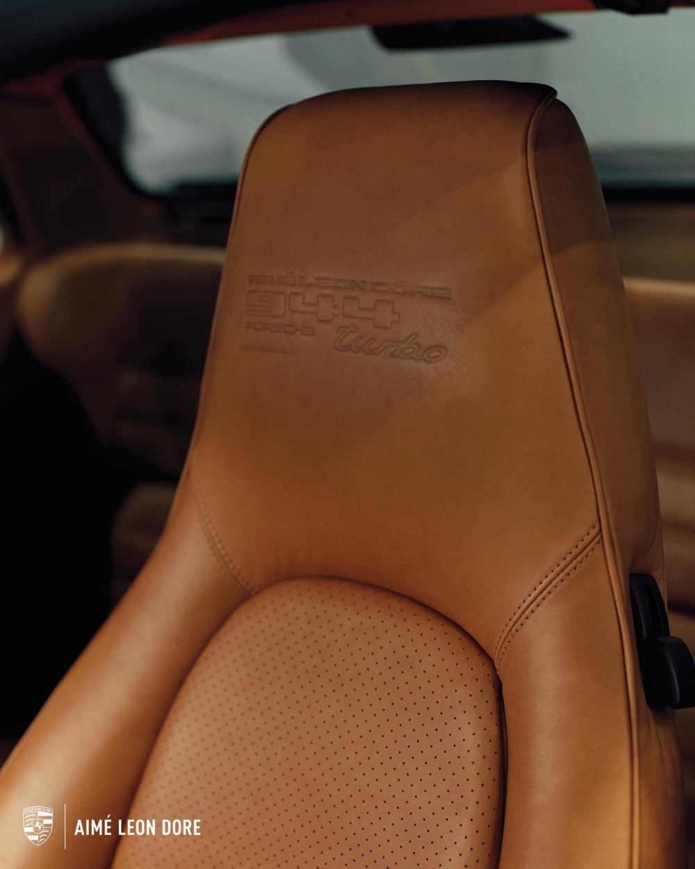 配有豪華的「dookie」棕色皮革內作為內飾